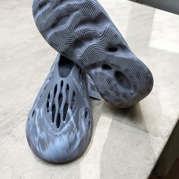 NWT Men’s adidas Yeezy Foam Granite Runner’s - Picture 11 of 16